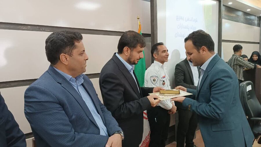 تقدیر فرماندار شهرستان نهبندان از رئیس اداره بهزیستی تقدیر فرماندار شهرستان نهبندان از رئیس اداره بهزیستی