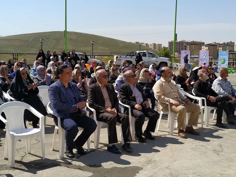 پردیس | برگزاری مراسم جشن و نشاط اجتماعی سالمندان به مناسبت هفته سلامت