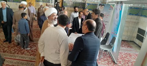 برگزاری میز خدمت بهزیستی درمصلای نماز جمعه کاشمر