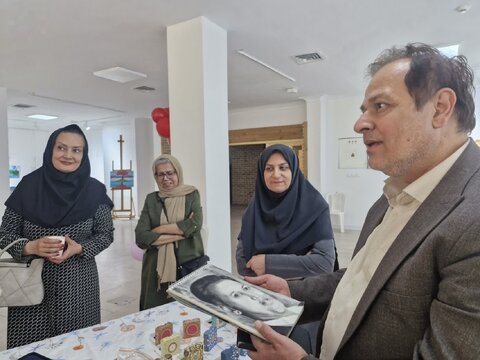 بازدید از نمایشگاه دستاوردهای هنری و خلاقیت توانمندان ویژه سندروم داون