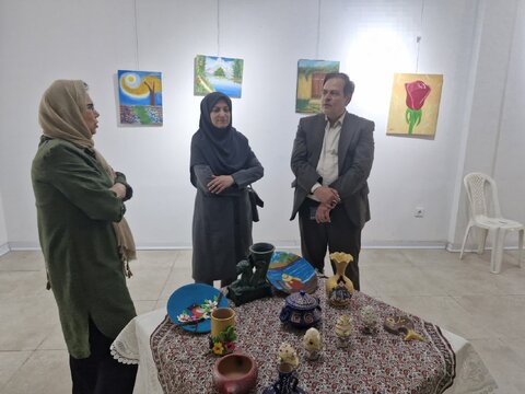 بازدید از نمایشگاه دستاوردهای هنری و خلاقیت توانمندان ویژه سندروم داون