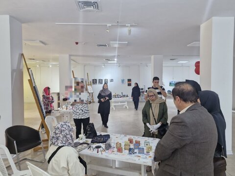 بازدید از نمایشگاه دستاوردهای هنری و خلاقیت توانمندان ویژه سندروم داون