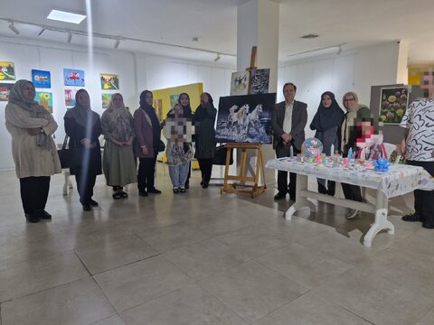 بازدید از نمایشگاه دستاوردهای هنری و خلاقیت توانمندان ویژه سندروم داون