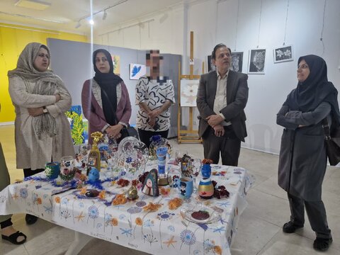 بازدید از نمایشگاه دستاوردهای هنری و خلاقیت توانمندان ویژه سندروم داون
