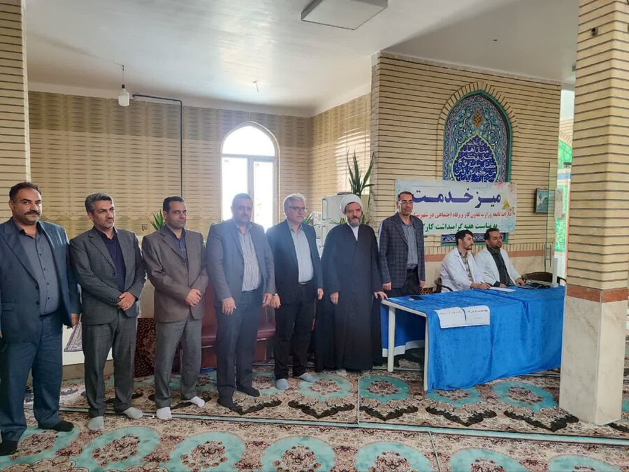 استقرار میز خدمت بهزیستی در حسینیه بیجار