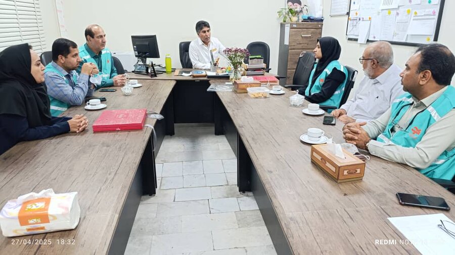 مدیران بهزیستی از مصدومان انفجار بندر شهید رجایی عیادت و از کادر درمان تقدیر کردند
