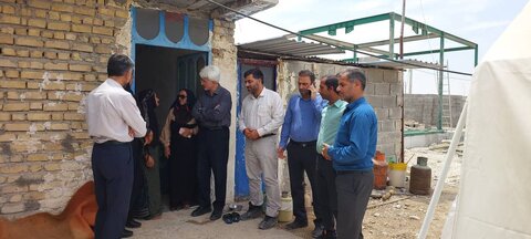 دیدار مدیرکل بهزیستی فارس از خانواده های آسیب دیده از  زلزله در دژگاه شهر دهرم شهرستان فراشبند