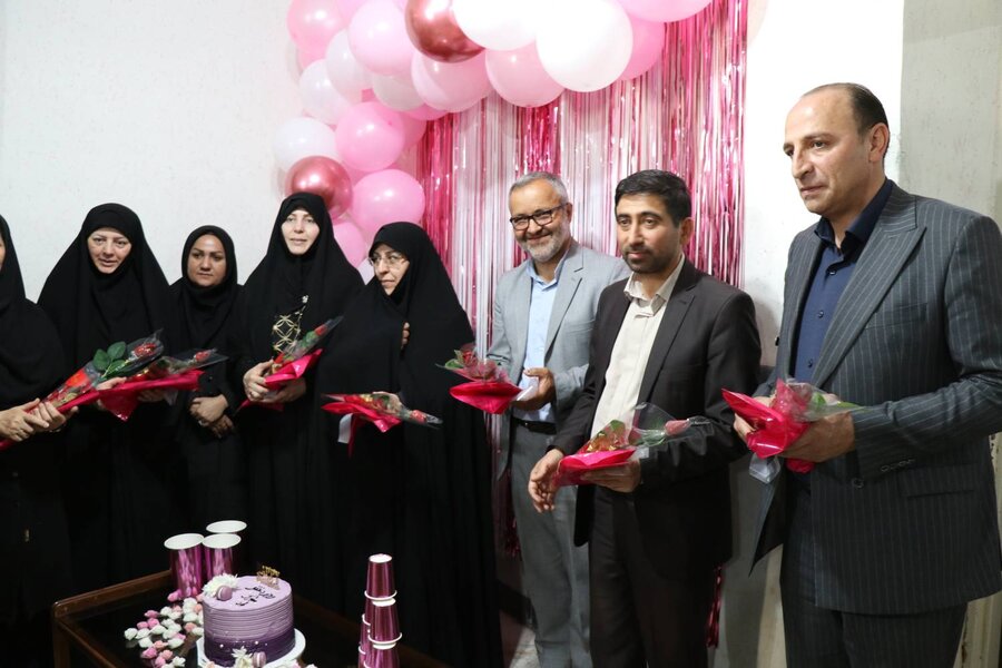 جشن روز دختر با حضور مسئولان در خانه بهزیستی جشن روز دختر با حضور مسئولان در خانه بهزیستی