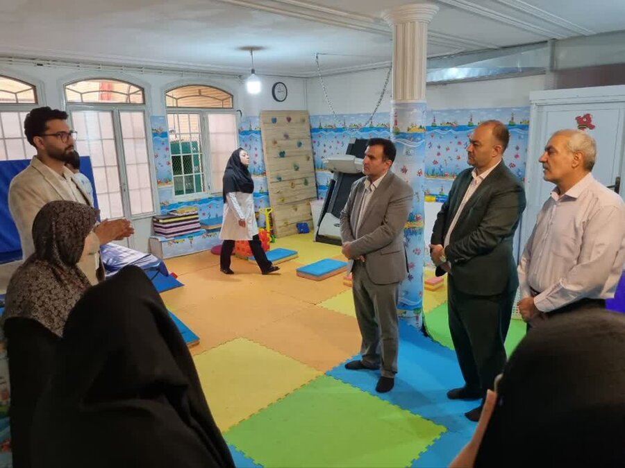 کاشان| بازدید فرماندار از مراکز توانبخشی اُتیسم