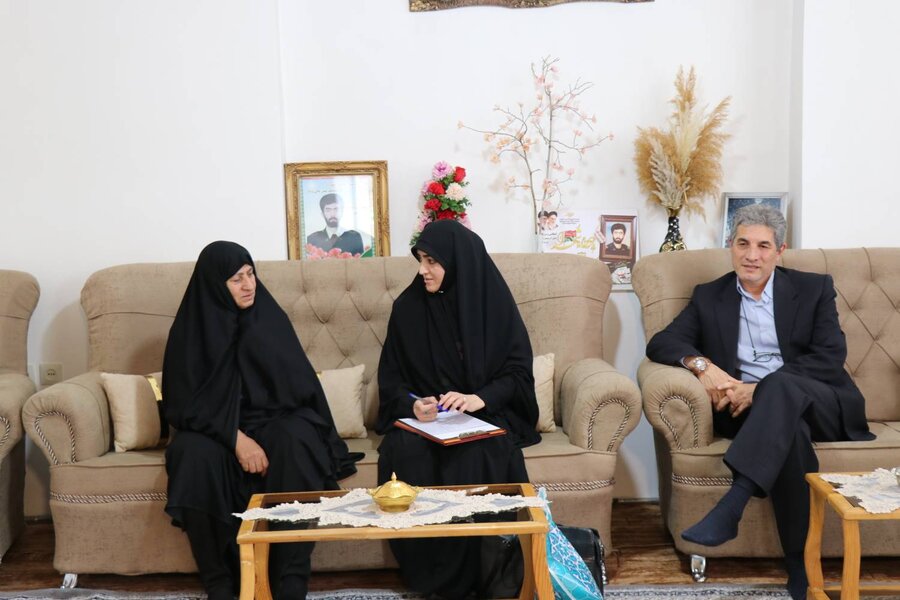 تقدیر از همکار بازنشسته و مادر شهید در هفته کار و کارگر