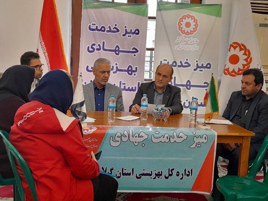  برپایی میز خدمت جهادی بهزیستی گیلان و سایر دستگاه های تابعه وزارت تعاون،کار و رفاه اجتماعی استان گیلان در مصلی امام خمینی(ره) رشت