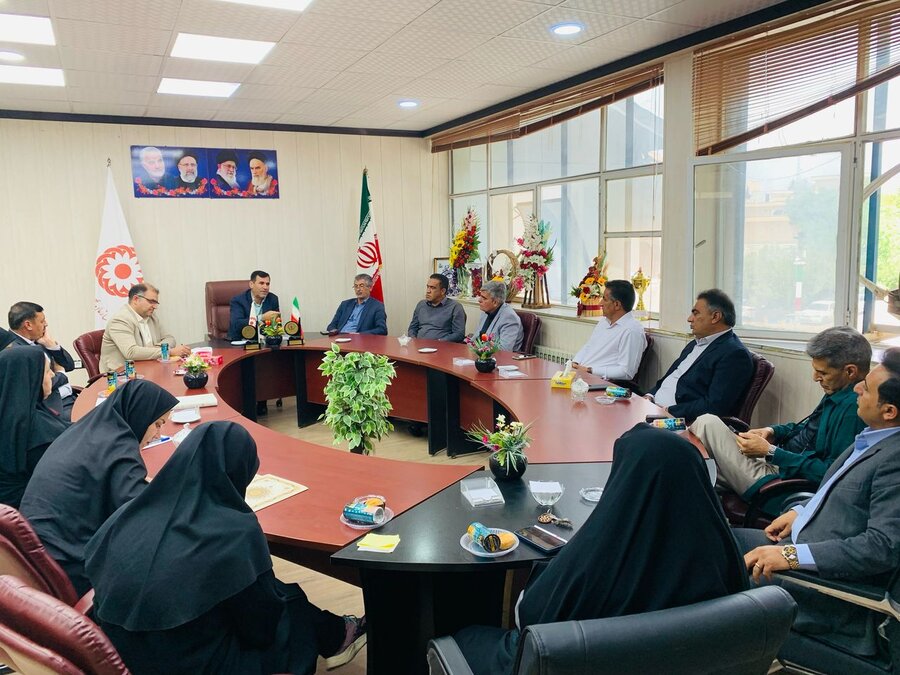 تجلیل از مراکز