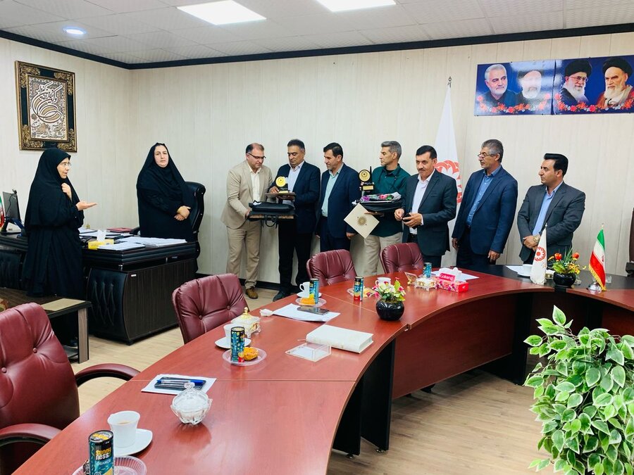 تجلیل از مراکز