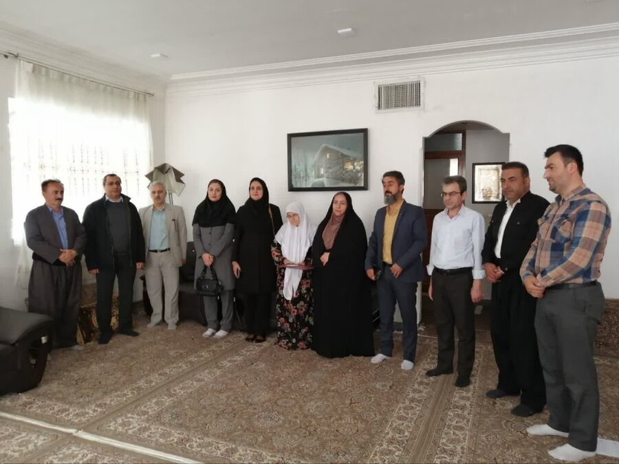 مریوان | دیدار رییس بهزیستی با خانواده شهدا و کارگران آسیب دیده
