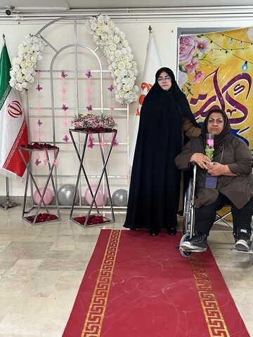 تکریم پرسنل دختر اداره بهزیستی شهرستان ساوجبلاغ