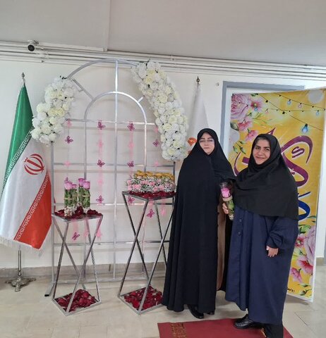 تکریم پرسنل دختر اداره بهزیستی شهرستان ساوجبلاغ
