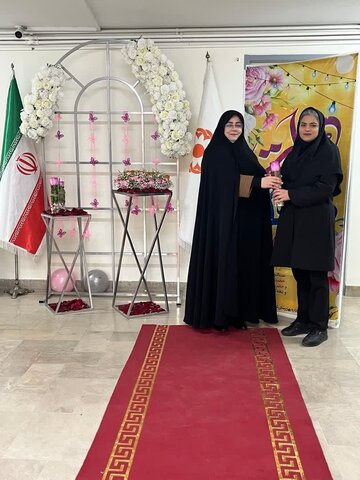 تکریم پرسنل دختر اداره بهزیستی شهرستان ساوجبلاغ