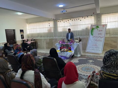 دیدار صمیمی مدیر بهزیستی اهواز با دختران در معرض آسیب/ تقدیر از روانشناسان و تبریک روز دختر