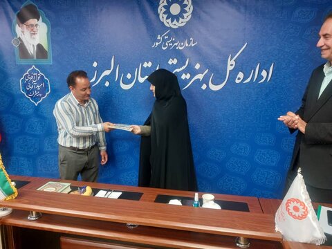 برگزاری نشست صمیمانه مدیرکل بهزیستی البرز با کارگران این سازمان بمناسبت روز کارگر