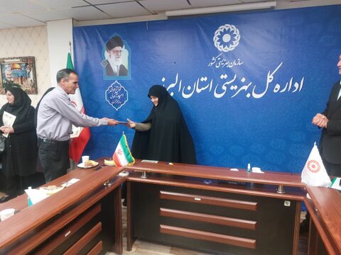 برگزاری نشست صمیمانه مدیرکل بهزیستی البرز با کارگران این سازمان بمناسبت روز کارگر