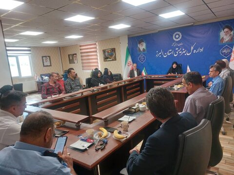 برگزاری نشست صمیمانه مدیرکل بهزیستی البرز با کارگران این سازمان بمناسبت روز کارگر