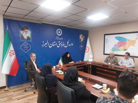 برگزاری نشست صمیمانه مدیرکل بهزیستی البرز با کارگران این سازمان بمناسبت روز کارگر