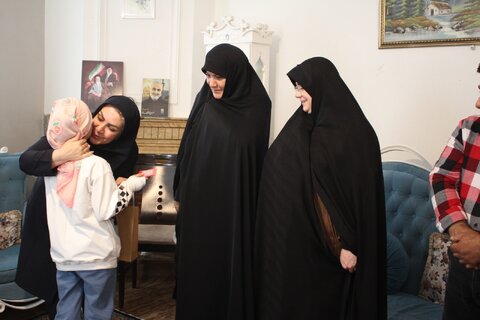 بمناسبت روز دختر و میلاد حضرت فاطمه معصومه (س)مدیرکل بهزیستی البرز با دختران مقیم مرکز  درخشان امام رضا(ع) ساجبلاغ دیدار کرد