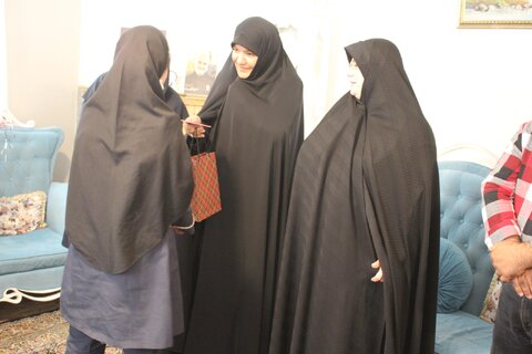 بمناسبت روز دختر و میلاد حضرت فاطمه معصومه (س)مدیرکل بهزیستی البرز با دختران مقیم مرکز  درخشان امام رضا(ع) ساجبلاغ دیدار کرد