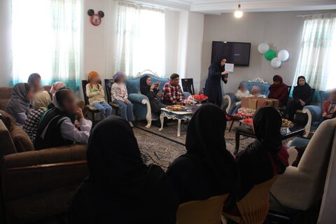بمناسبت روز دختر و میلاد حضرت فاطمه معصومه (س)مدیرکل بهزیستی البرز با دختران مقیم مرکز  درخشان امام رضا(ع) ساجبلاغ دیدار کرد