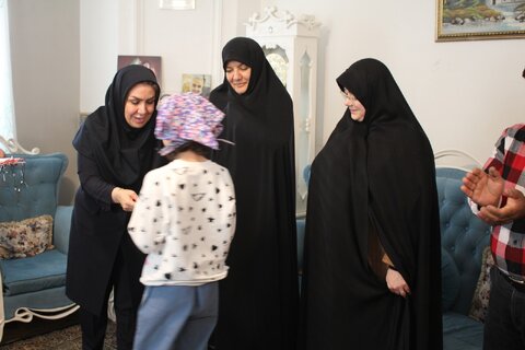 بمناسبت روز دختر و میلاد حضرت فاطمه معصومه (س)مدیرکل بهزیستی البرز با دختران مقیم مرکز  درخشان امام رضا(ع) ساجبلاغ دیدار کرد