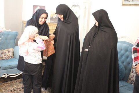 بمناسبت روز دختر و میلاد حضرت فاطمه معصومه (س)مدیرکل بهزیستی البرز با دختران مقیم مرکز  درخشان امام رضا(ع) ساجبلاغ دیدار کرد