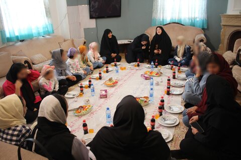 بمناسبت روز دختر و میلاد حضرت فاطمه معصومه (س)مدیرکل بهزیستی البرز با دختران مقیم مرکز  درخشان امام رضا(ع) ساجبلاغ دیدار کرد