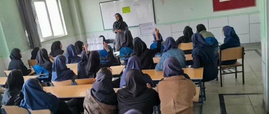 نظرآباد | کارگاه آموزش و پیشگیری از اعتیاد در مدرسه جوادالائمه مسکن مهر نظرآباد برگزار شد