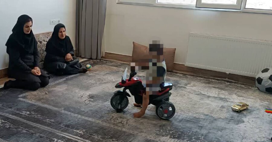 دیدار رئیس بهزیستی سردشت با خانواده های فرزند پذیر