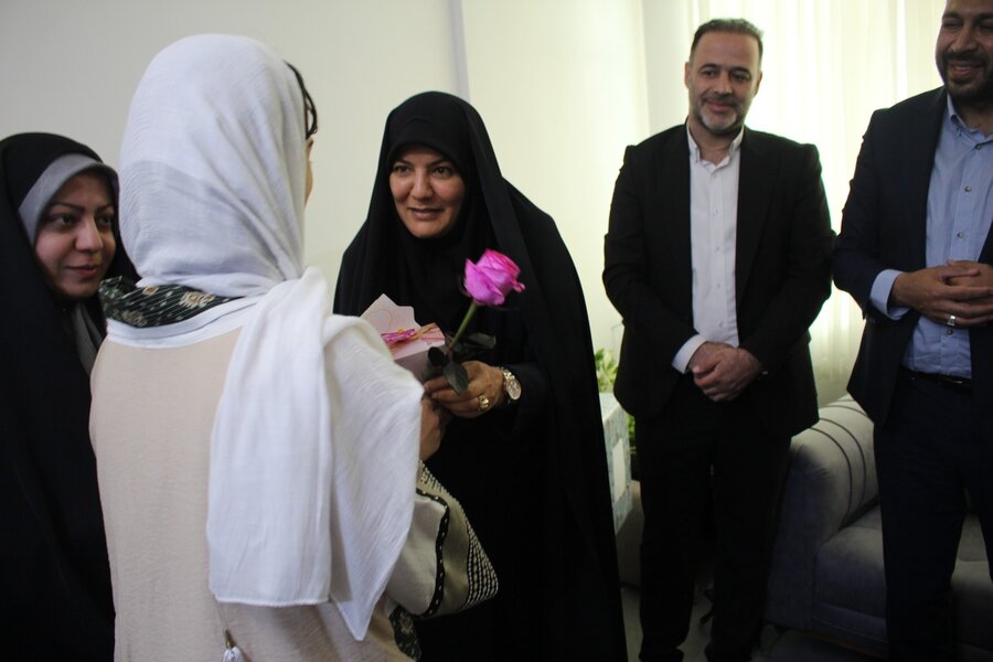 مدیرکل بهزیستی البرز با دختران مقیم مرکز خانه فرشتگان خورشید مهر هادی ساجبلاغ دیدار کرد