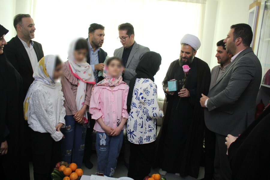 مدیرکل بهزیستی البرز با دختران مقیم مرکز خانه فرشتگان خورشید مهر هادی ساجبلاغ دیدار کرد