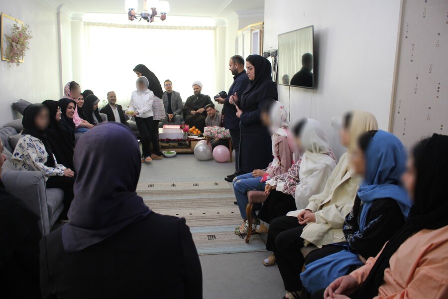 مدیرکل بهزیستی البرز با دختران مقیم مرکز خانه فرشتگان خورشید مهر هادی ساجبلاغ دیدار کرد