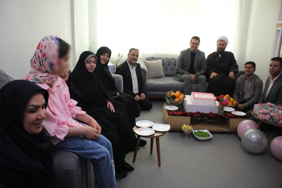 مدیرکل بهزیستی البرز با دختران مقیم مرکز خانه فرشتگان خورشید مهر هادی ساجبلاغ دیدار کرد