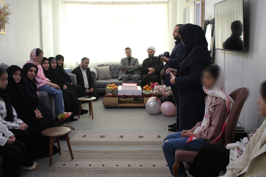 مدیرکل بهزیستی البرز با دختران مقیم مرکز خانه فرشتگان خورشید مهر هادی ساجبلاغ دیدار کرد