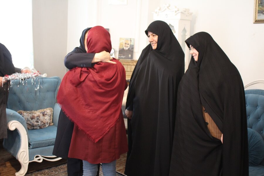 مدیرکل بهزیستی البرز با دختران مقیم مرکز  درخشان امام رضا(ع) ساجبلاغ دیدار کرد