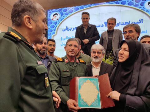 گزارش تصویری| آیین اهدای ویلچرهای برقی به توان خواهان تحت پوشش بهزیستی استان اردبیل