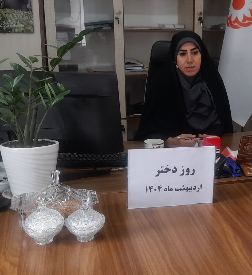 چهارباغ | تقدیر  از دختر شاغل در بهزیستی شهرستان چهارباغ