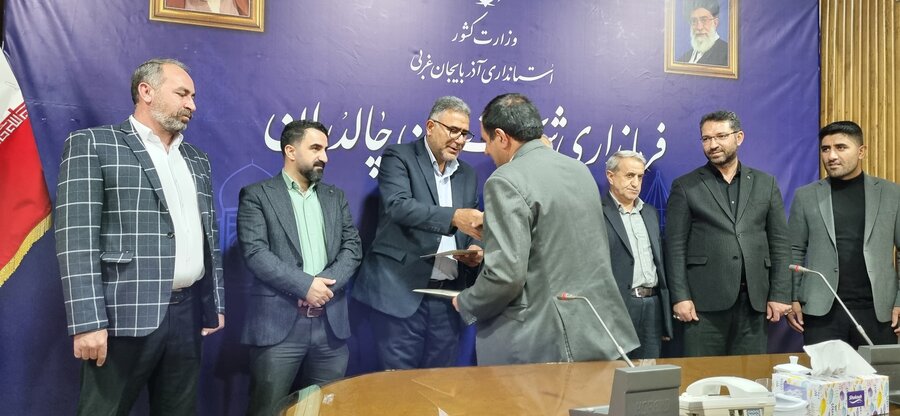 تجلیل فرماندار چالدران از کارگر نمونه بهزیستی چالدران