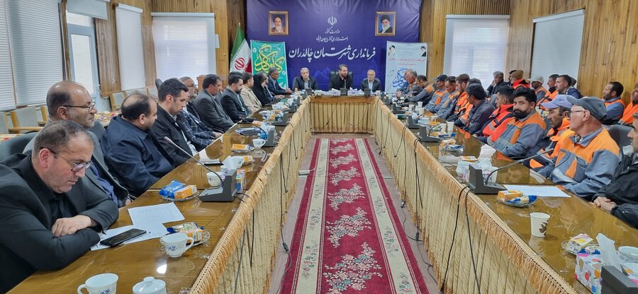 تجلیل فرماندار چالدران از کارگر نمونه بهزیستی چالدران