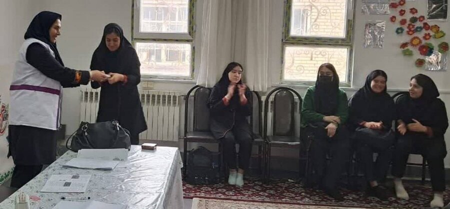 برگزاری آموزش مهارتهای زندگی در دبیرستان شاهد سلماس
