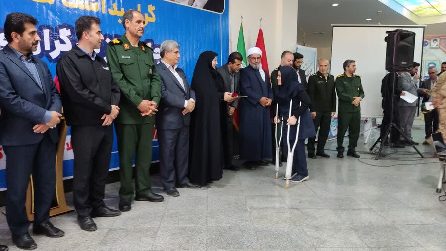 دهگلان | تجلیل از مددجویان و معلولین کارگر