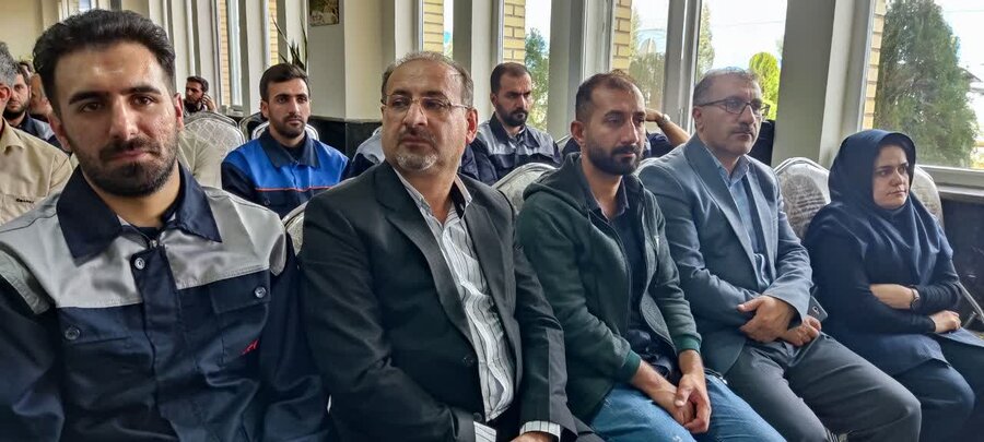 دهگلان | تجلیل از مددجویان و معلولین کارگر