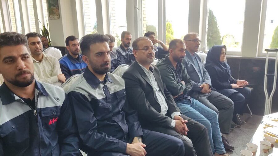 دهگلان | تجلیل از مددجویان و معلولین کارگر