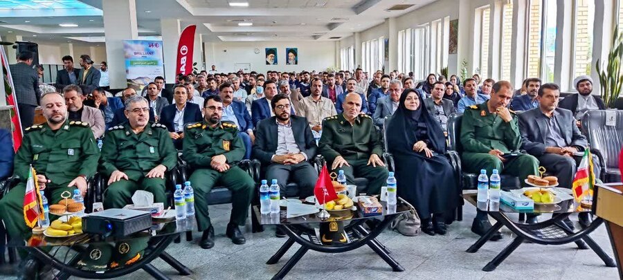 دهگلان | تجلیل از مددجویان و معلولین کارگر