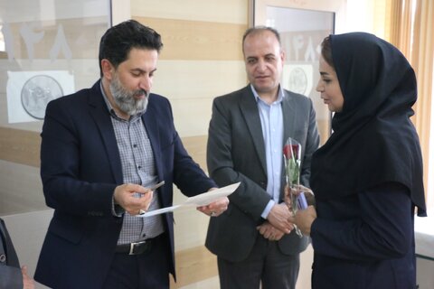 تقدیر و تجلیل از مشاوران و کارکنان مرکز مشاوره تلفنی ۱۴۸۰ بهزیستی همدان / مرکز ۱۴۸۰ همدان میزبان مدیرکل بهزیستی شد